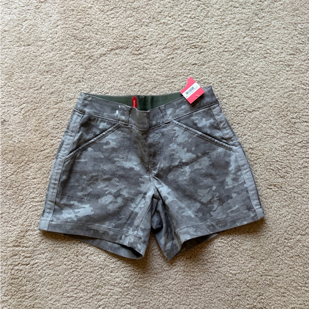 SPANX Stone Wash Camo Twill 6" Shorts Womens Size S Stretch Casual NEW